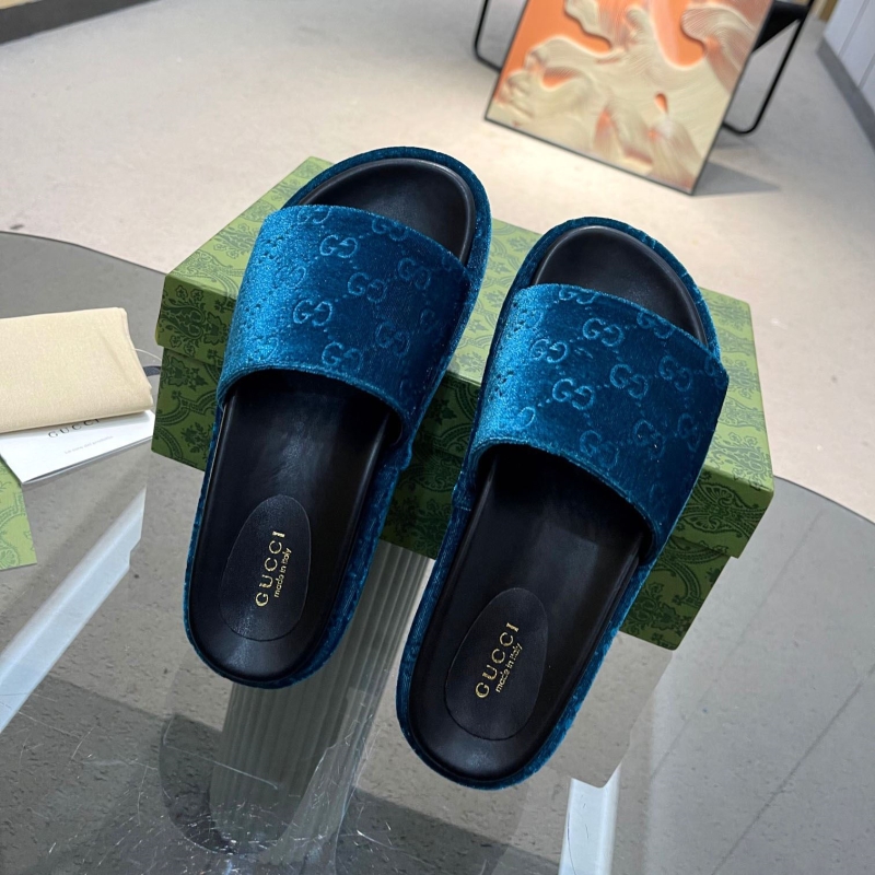 G*u*i slippers